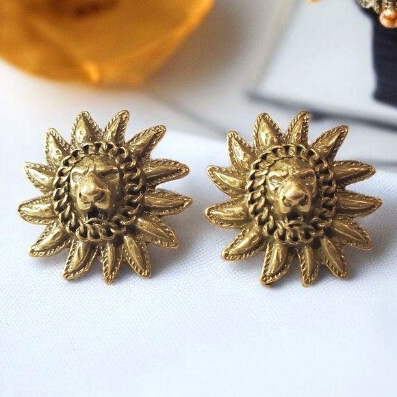 Jewelry - Coolest Lion Chain Flower Matte Gold Earrings